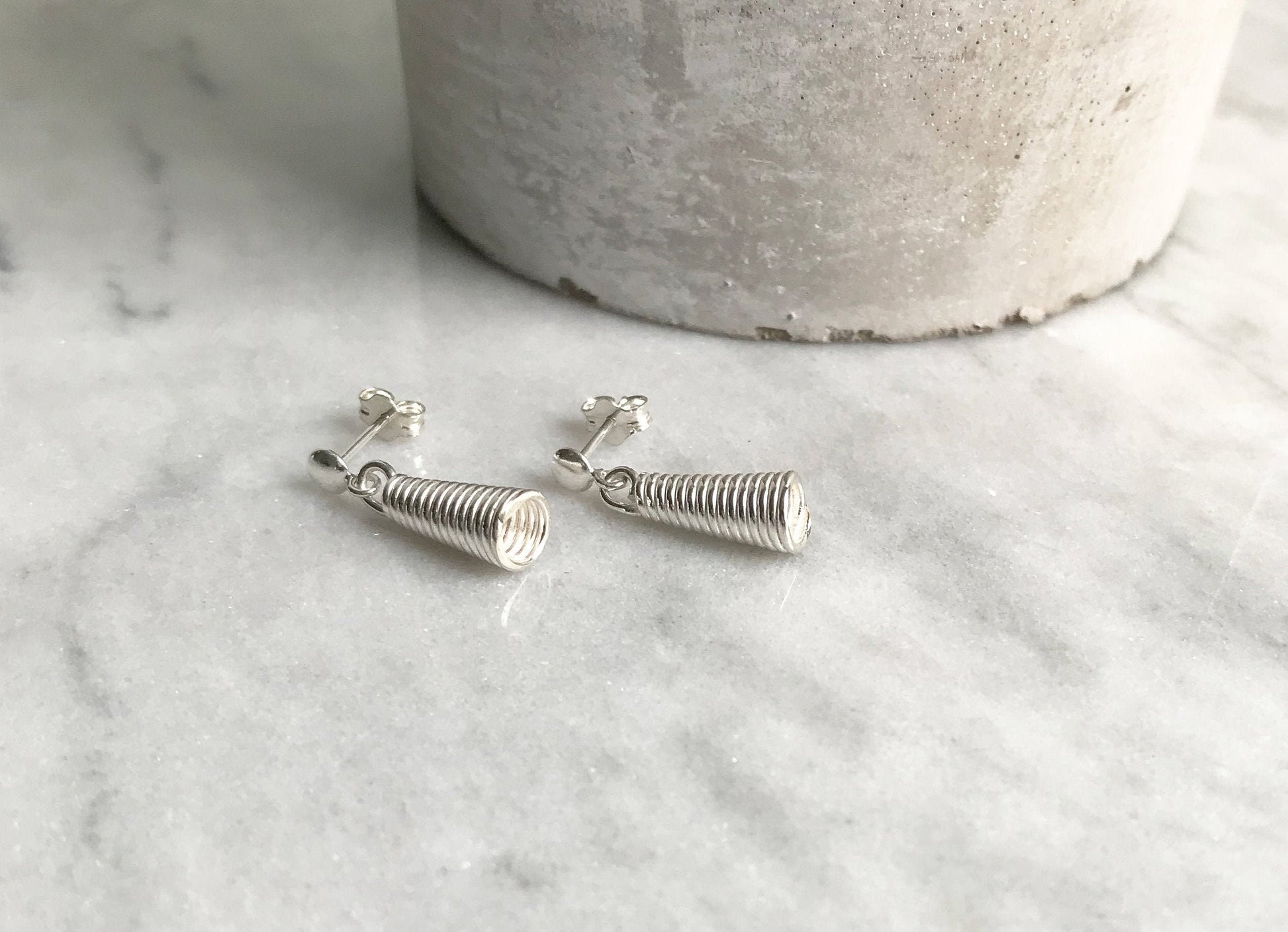 Boucles d'oreilles cloche en argent • Boucles d'oreilles en argent sterling recyclé • Cadeau de boucles d'oreilles pour elle