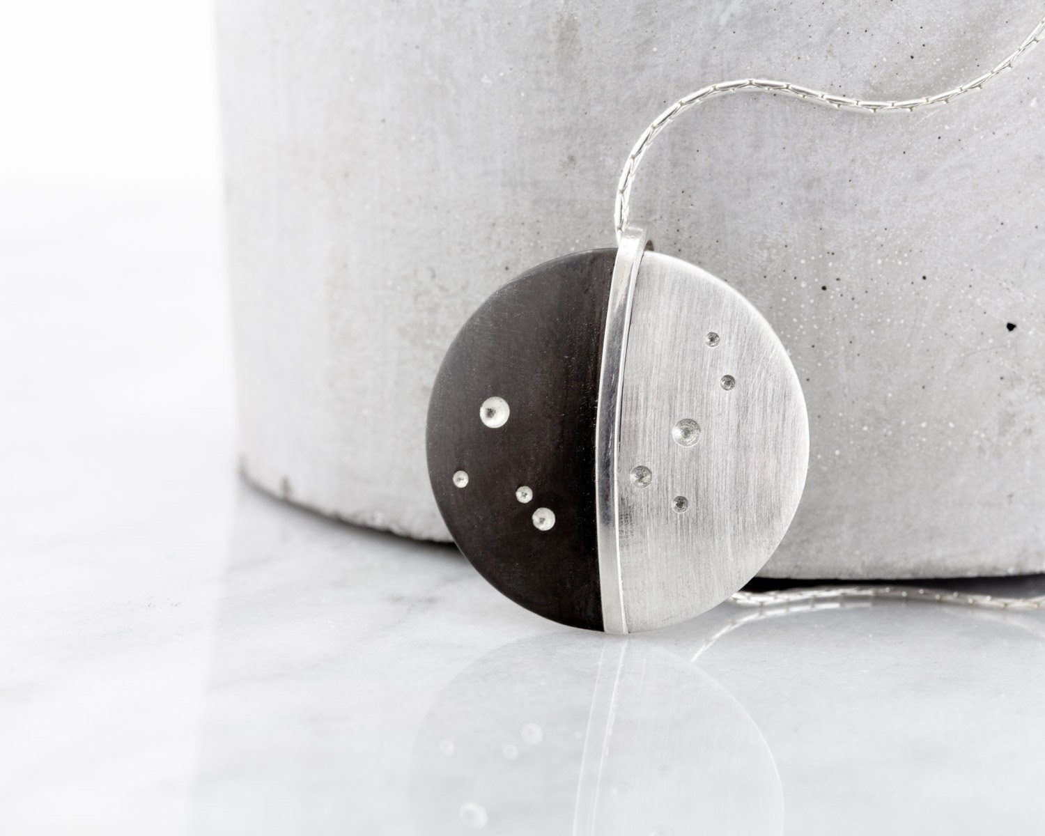 Collier Lune en Argent, Collier Céleste, Pendentif en Argent Recyclé, Cadeau Bijou Céleste pour Femme, Collier Ciel Nocturne, Bijou Lunaire