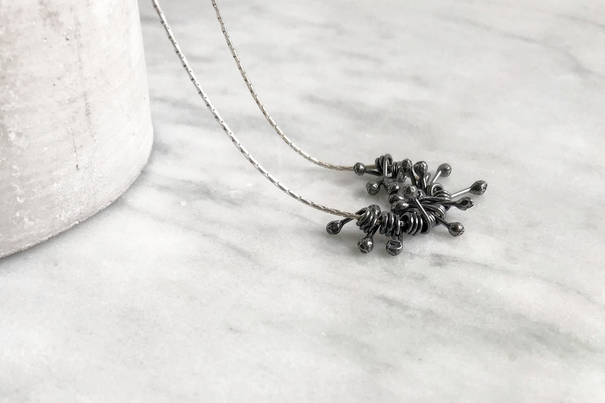 Collier à franges en argent noir, collier à pointes en argent recyclé, cadeau bijou pour femme, collier gothique