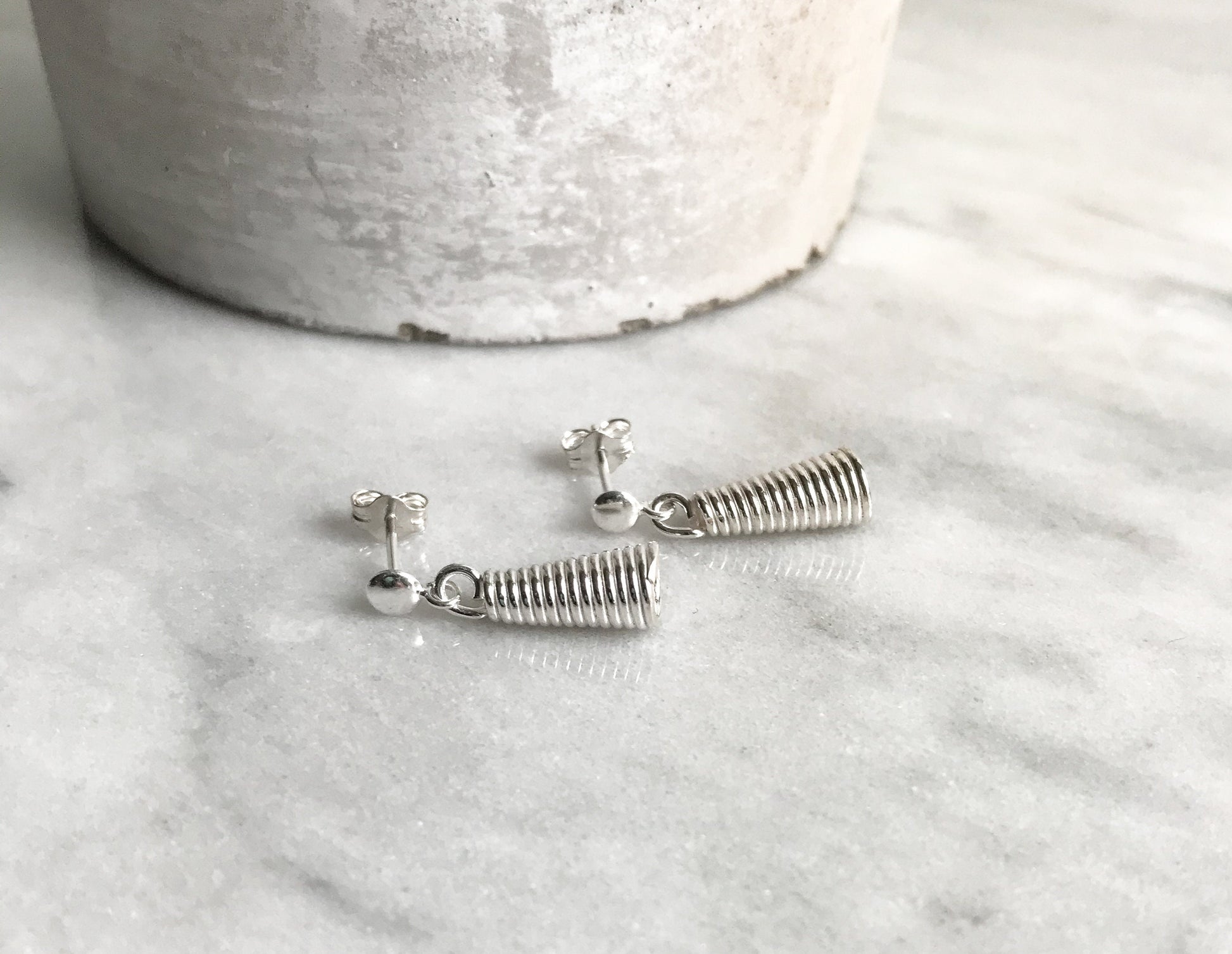 Boucles d'oreilles cloche en argent • Boucles d'oreilles en argent sterling recyclé • Cadeau de boucles d'oreilles pour elle