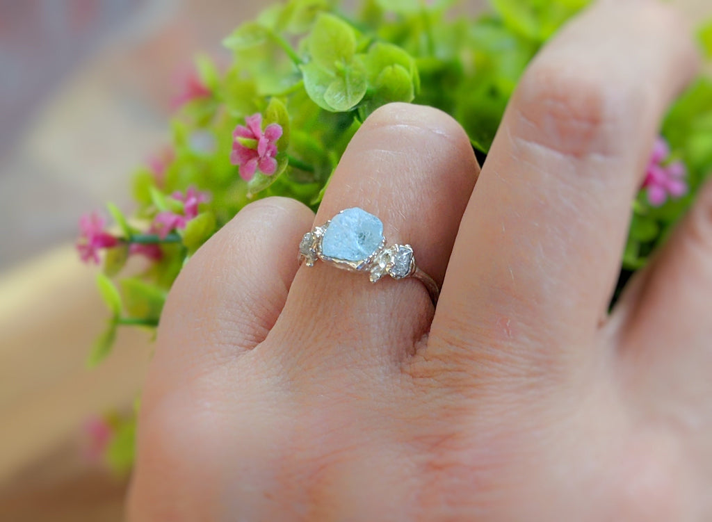 Bague brindille en aigue-marine brute et diamant