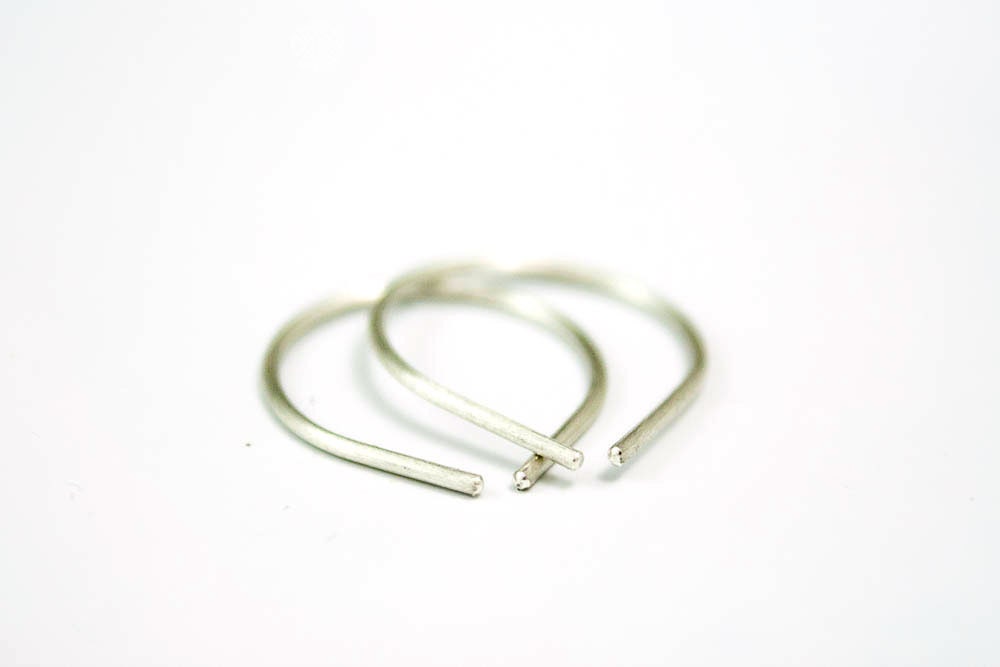 Boucles d'oreilles créoles ouvertes simples en argent - Cadeau minimaliste et moderne pour elle ou lui