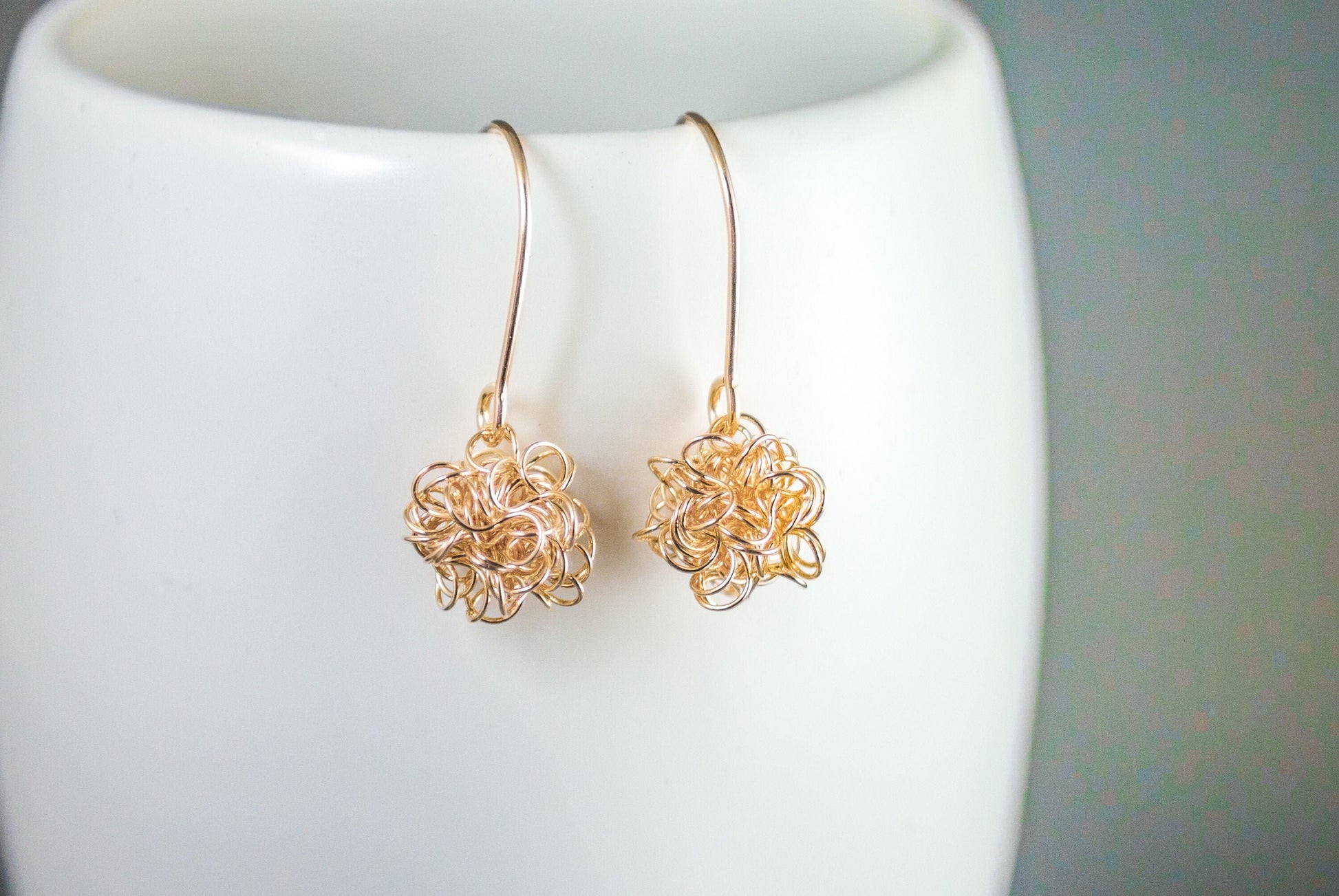 Boucles d'oreilles boule en or, bijoux de physique de la matière noire, cadeau pour les amateurs de sciences