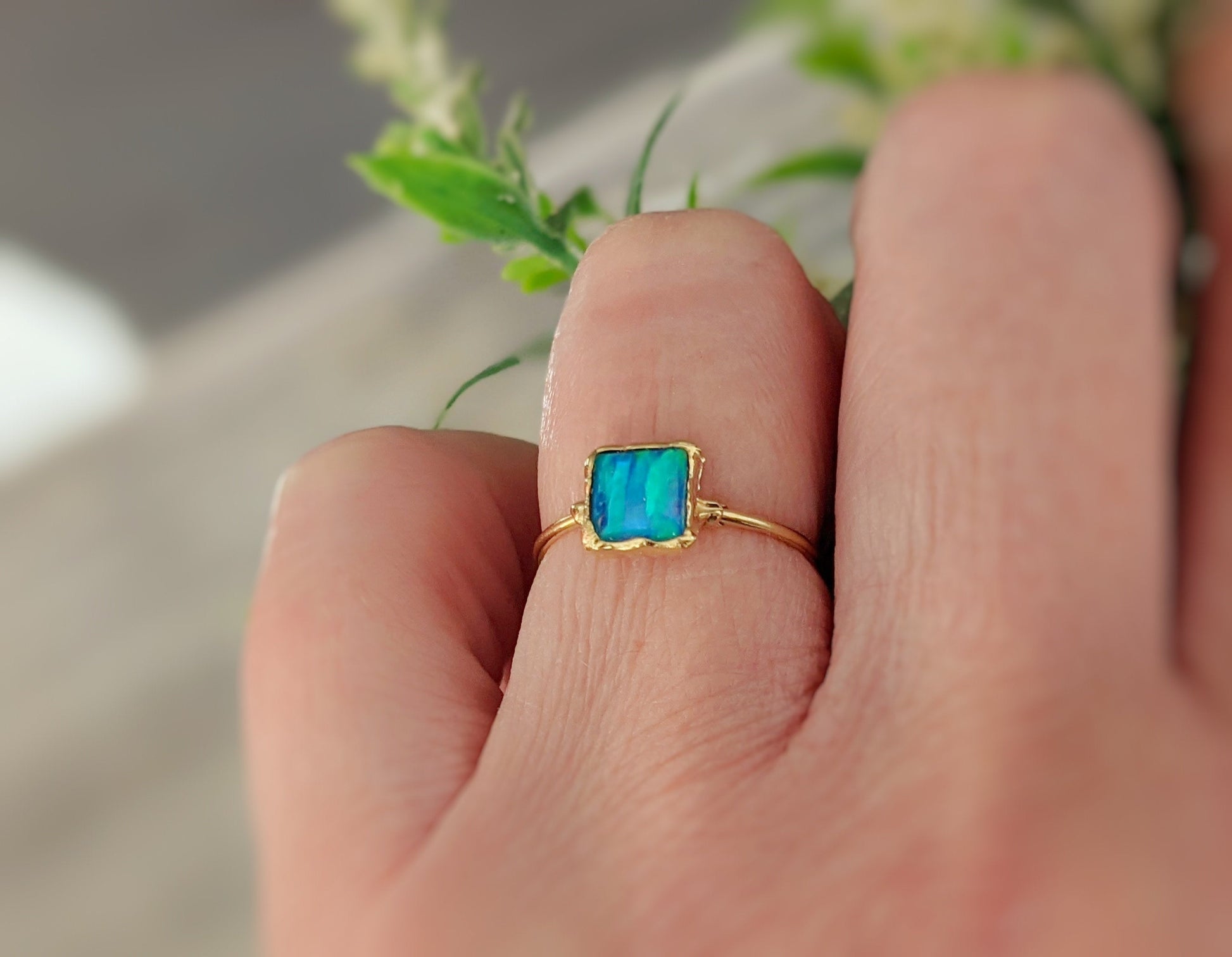 Blue Opal ring in 18k Gold