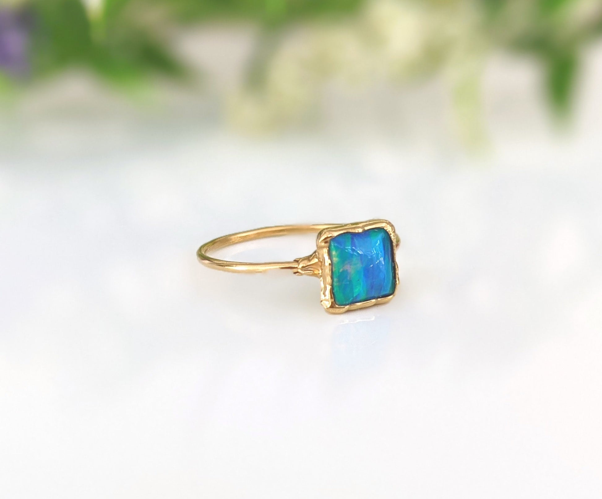 Blue Opal ring in 18k Gold