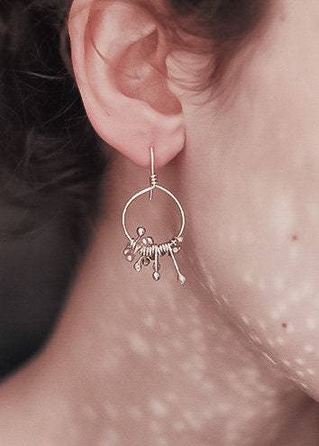 Boucles d'oreilles à franges, boucles d'oreilles en argent tendance, boucles d'oreilles pendantes rondes, cadeau pour elle, créoles en argent uniques, créoles modernes, boucles d'oreilles en argent écologique