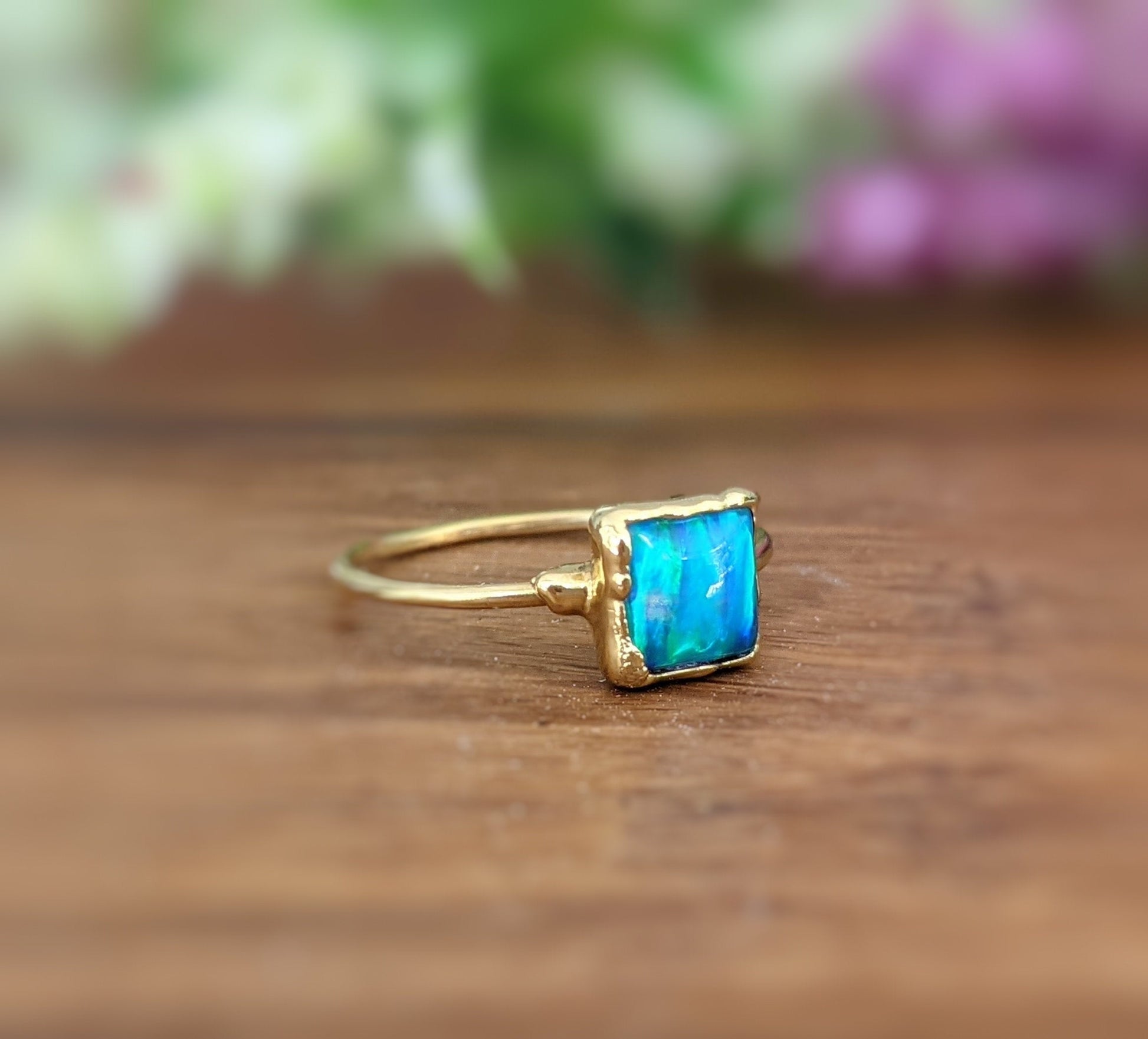 Blue Opal ring in 18k Gold