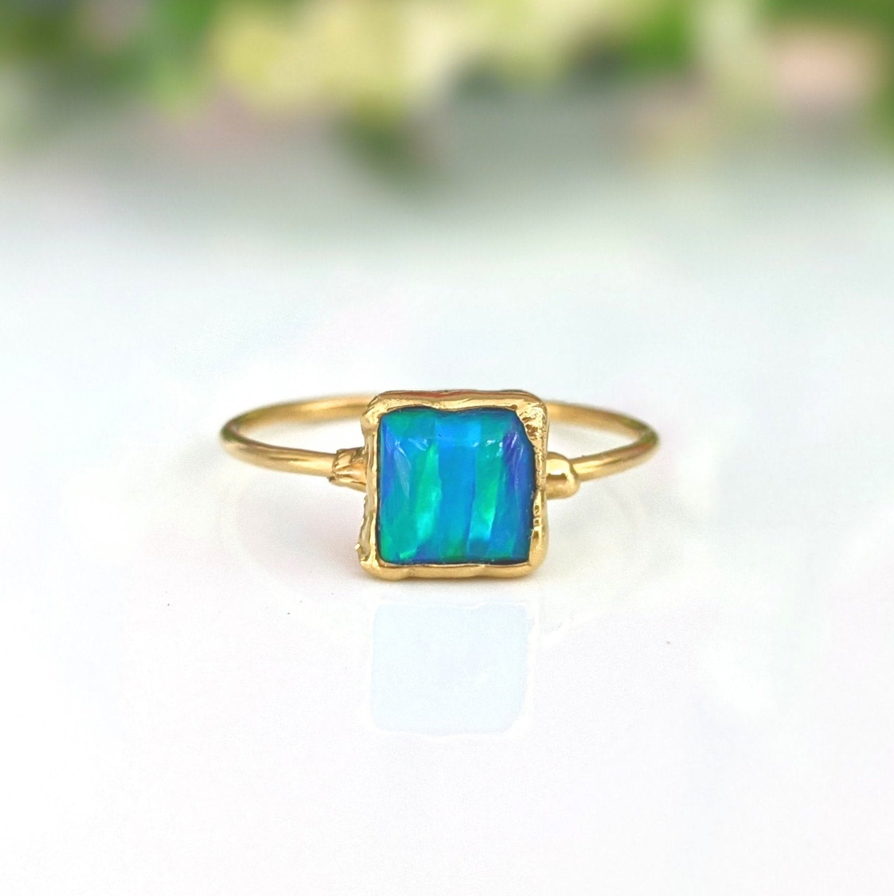 Blue Opal ring in 18k Gold