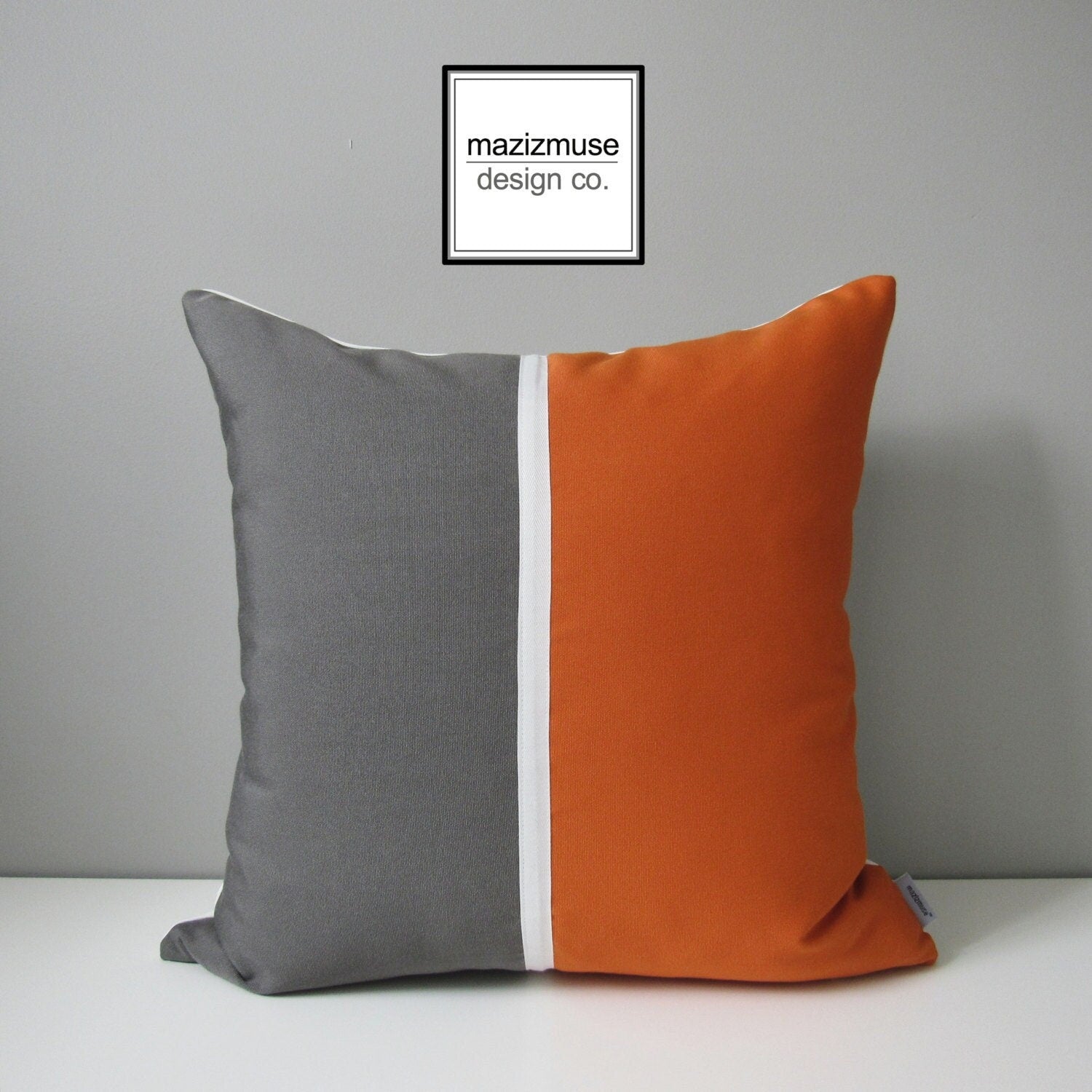 Housse de coussin d'extérieur Sunbrella orange et gris, style moderne du milieu du siècle