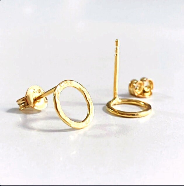 Clous d'oreilles en or martelé, boucles d'oreilles en or rempli 14 carats, clous d'oreilles ronds en or, petits clous d'oreilles en or, cadeau en or pour elle