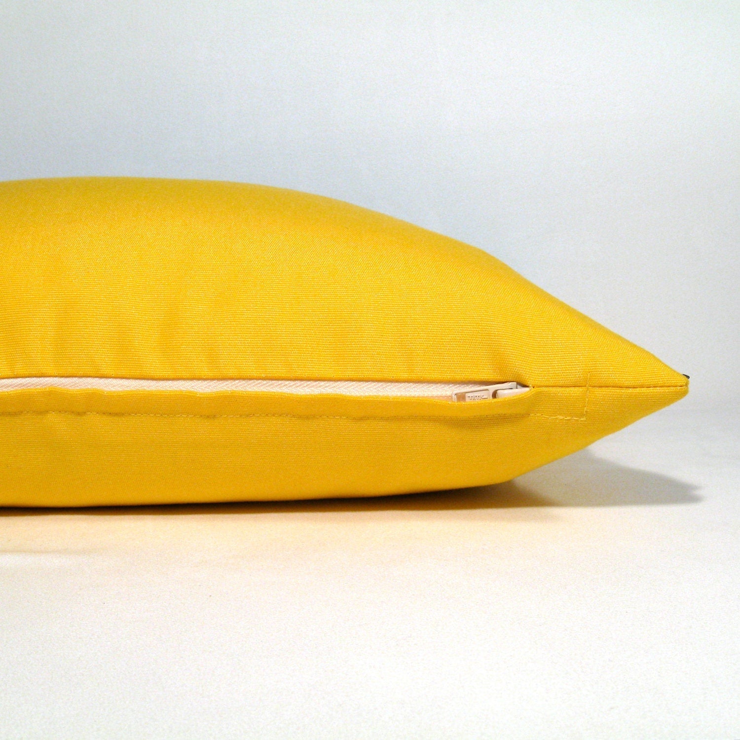 Housse de coussin d'extérieur avec drapeau ukrainien, housse de coussin d'extérieur Sunbrella® ukrainienne