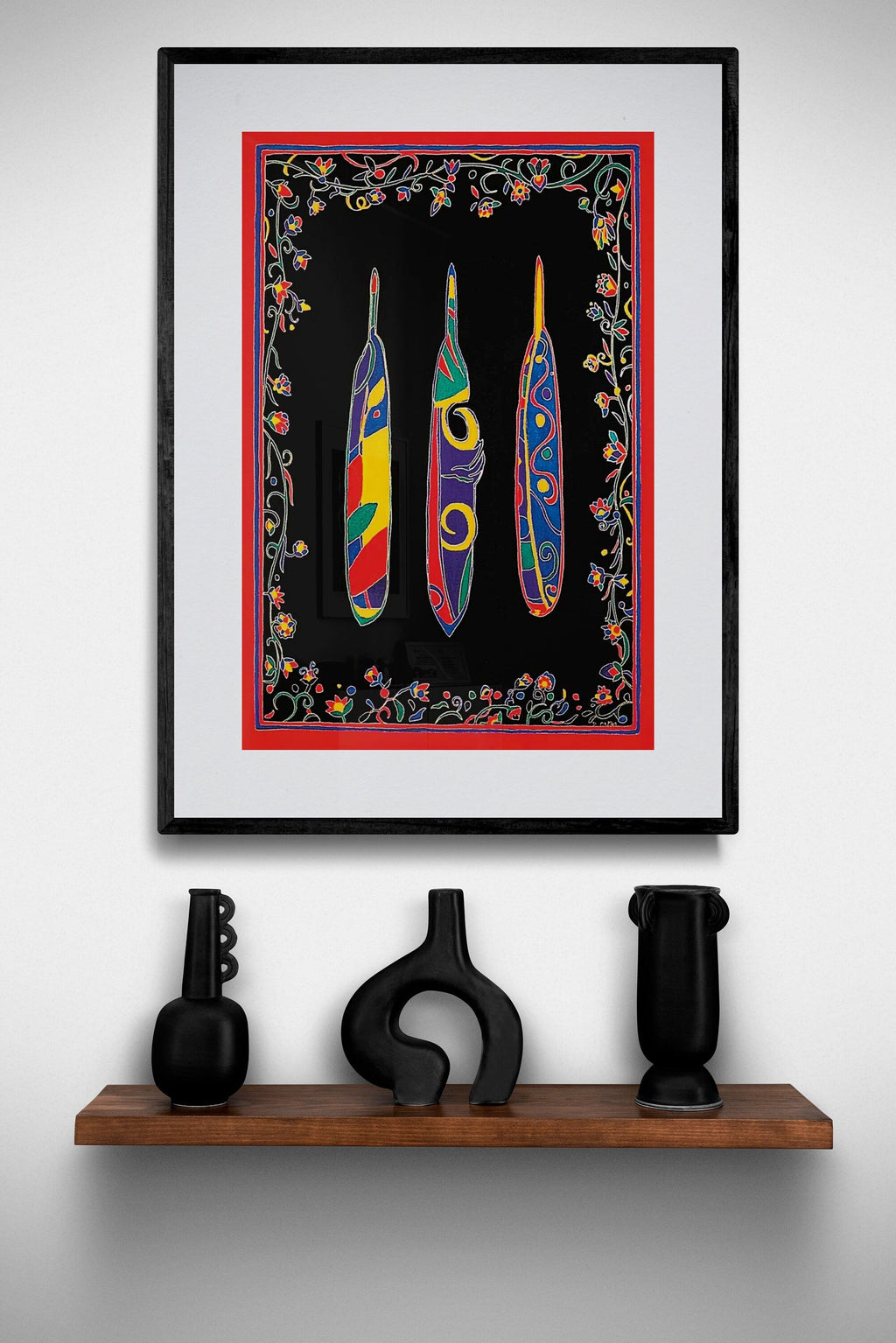 Three Feathers par Dawn Oman, gravure d'art autochtone, Premières Nations, Métis, culture Chipewyan/Galloise, décor autochtone d'Amérique, œuvre encadrée