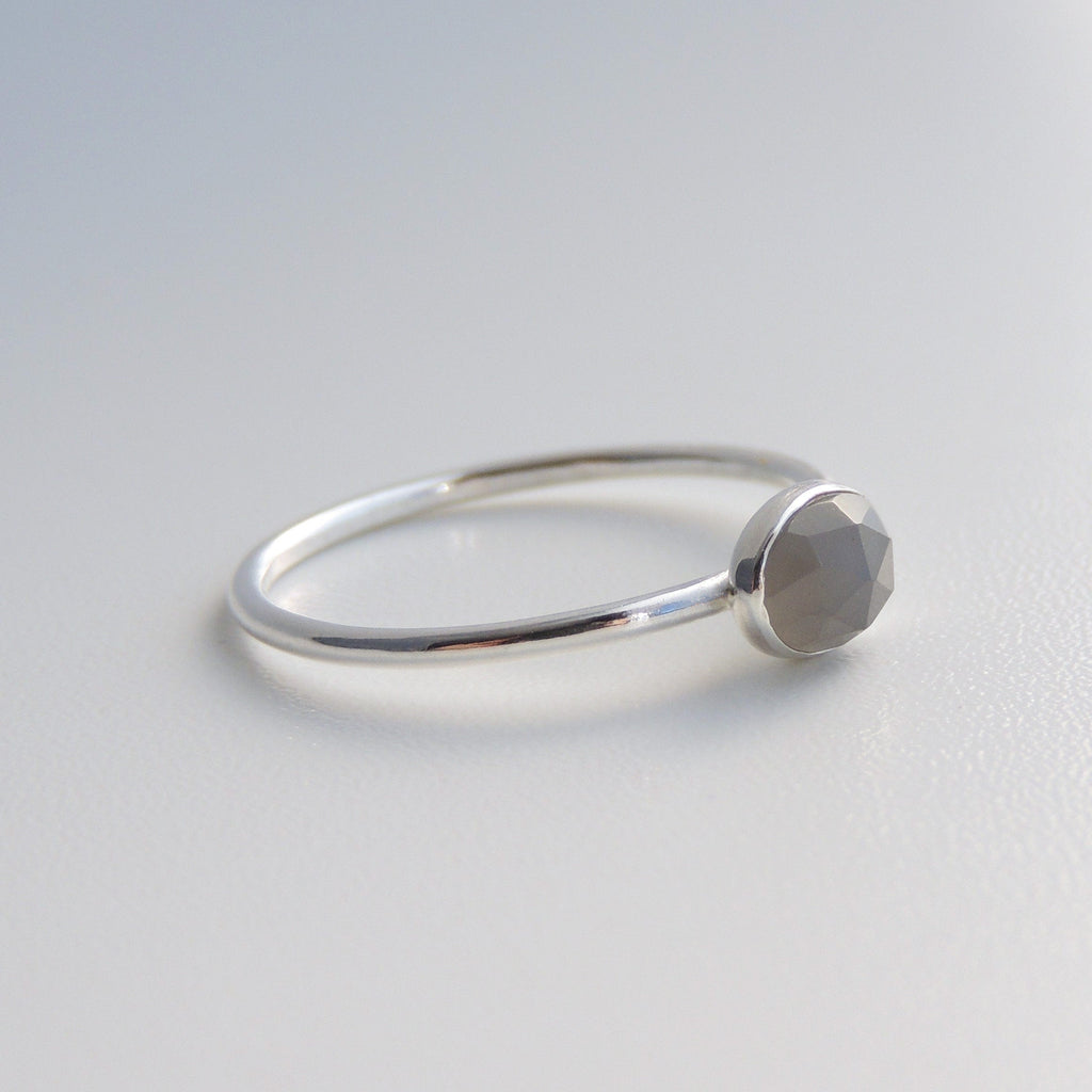 Bague ovale en pierre de lune grise, bague empilable en argent sterling