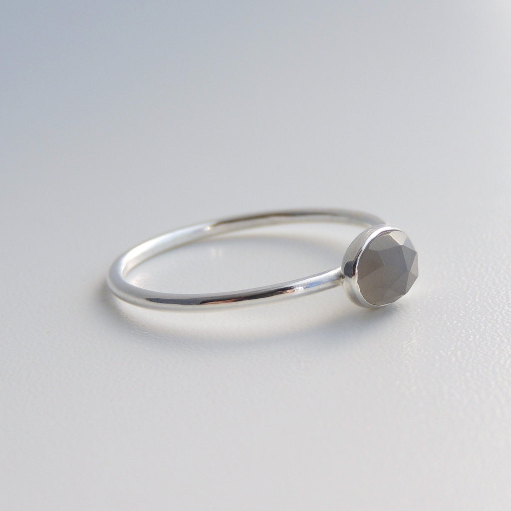 Bague ovale en pierre de lune grise, bague empilable en argent sterling