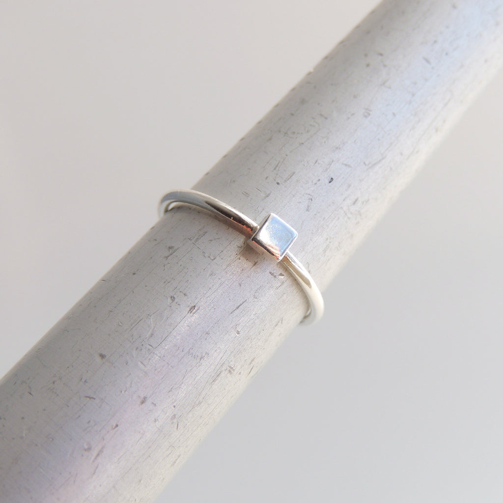 Bague carrée empilable en argent sterling