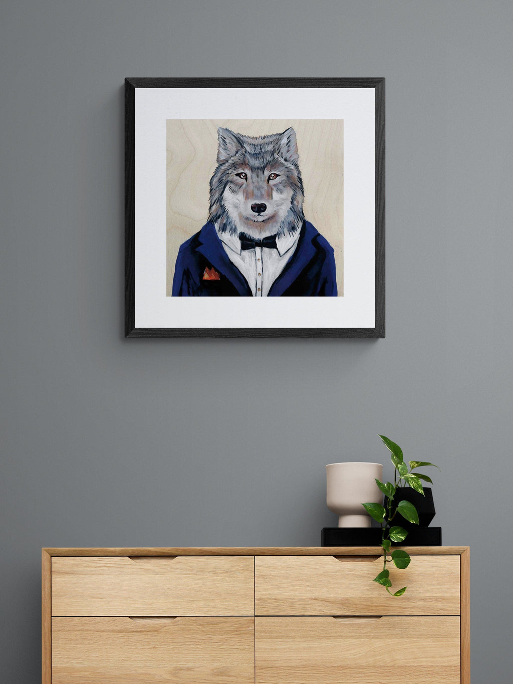 Le loup de Bay Street par Wynne Parkin, artiste canadienne, estampe d'art canadiana, œuvre encadrée