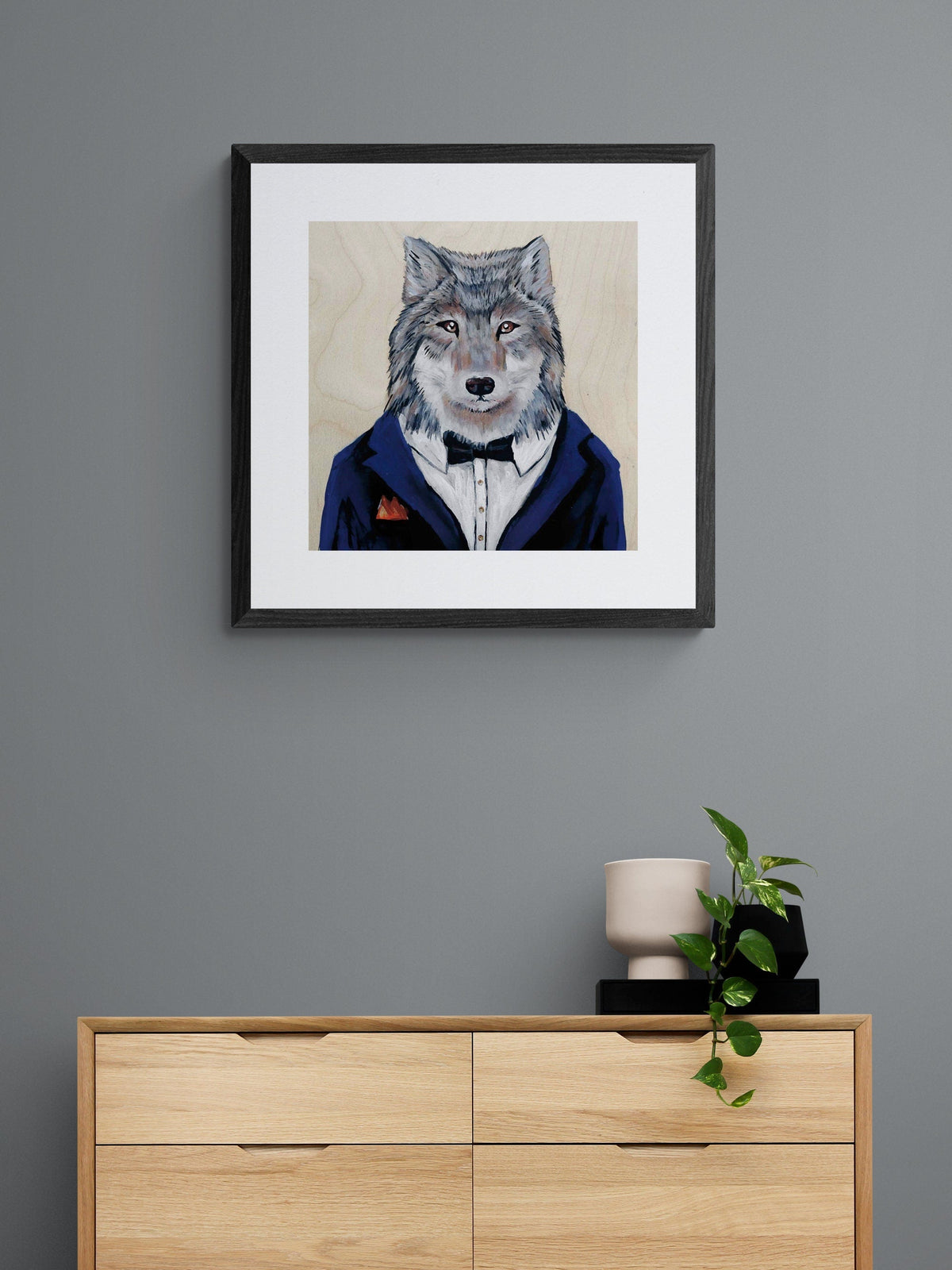 Le loup de Bay Street par Wynne Parkin, artiste canadienne, estampe d'art canadiana, œuvre encadrée