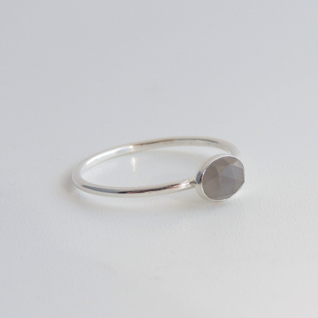 Bague ovale en pierre de lune grise, bague empilable en argent sterling