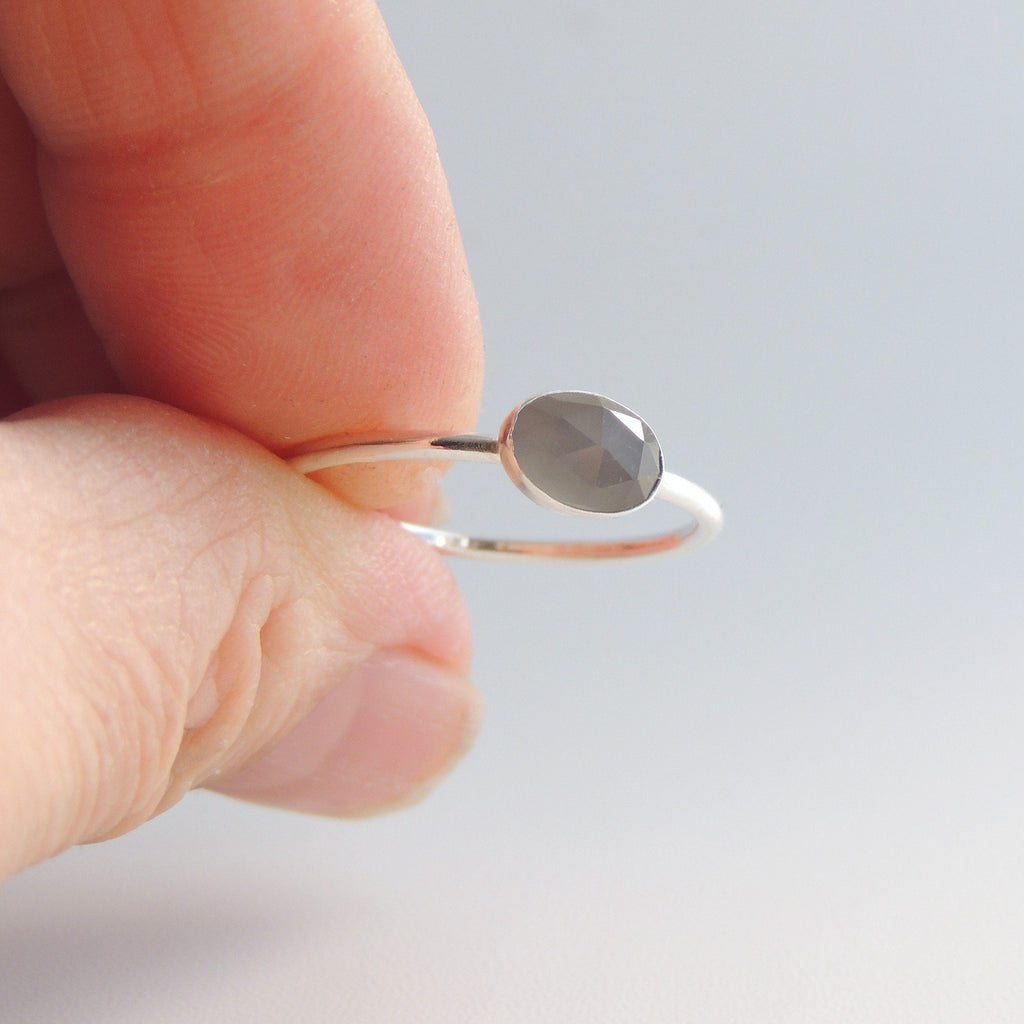 Bague ovale en pierre de lune grise, bague empilable en argent sterling