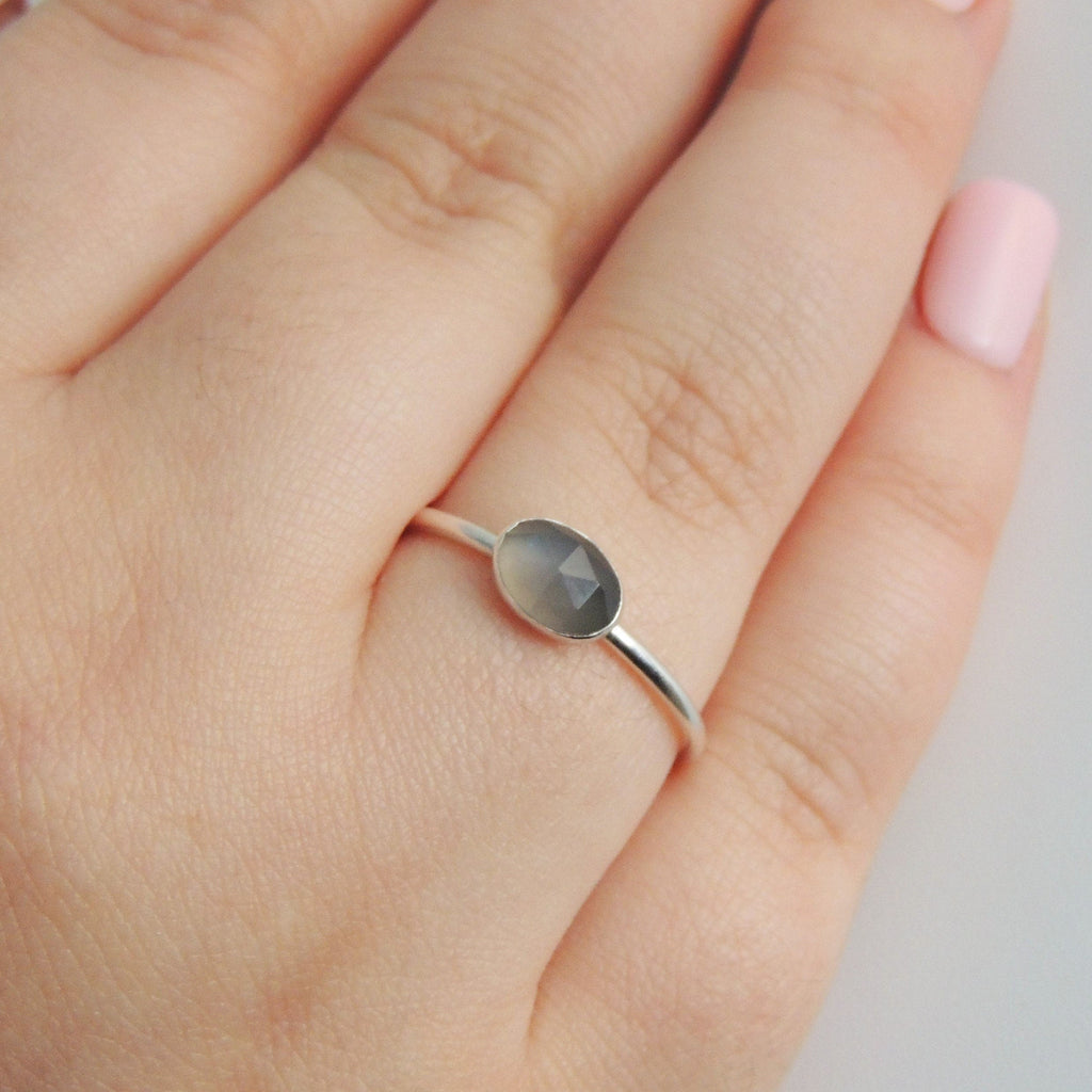 Bague ovale en pierre de lune grise, bague empilable en argent sterling