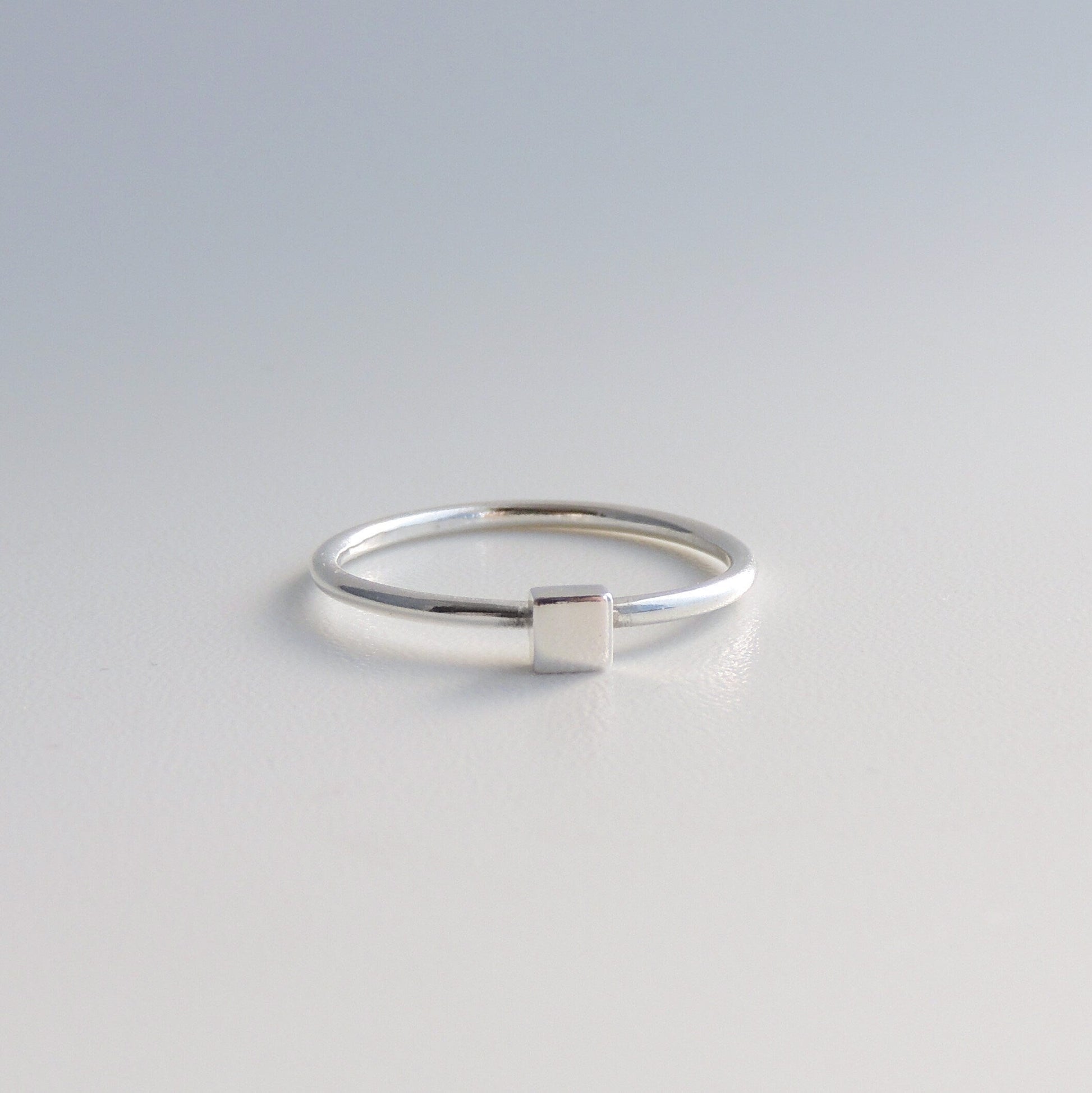 Bague carrée empilable en argent sterling