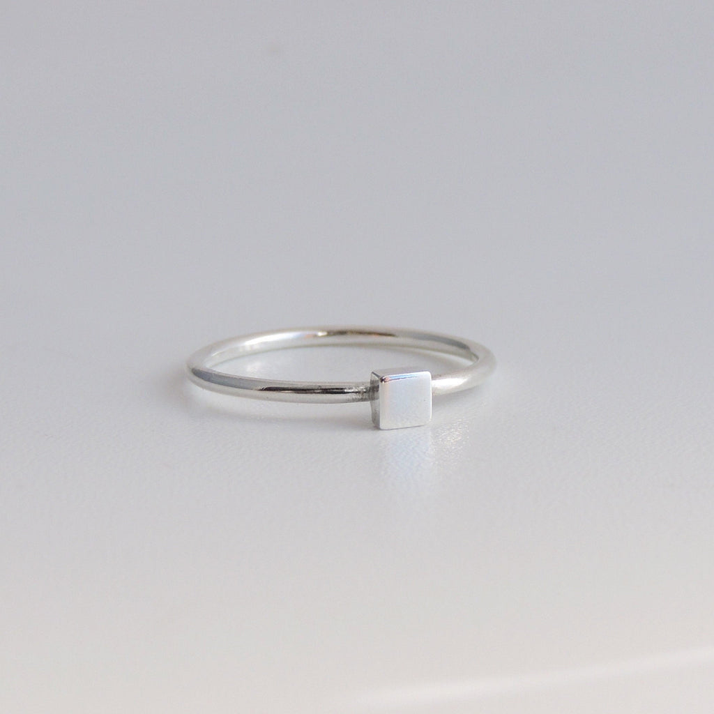 Bague carrée empilable en argent sterling