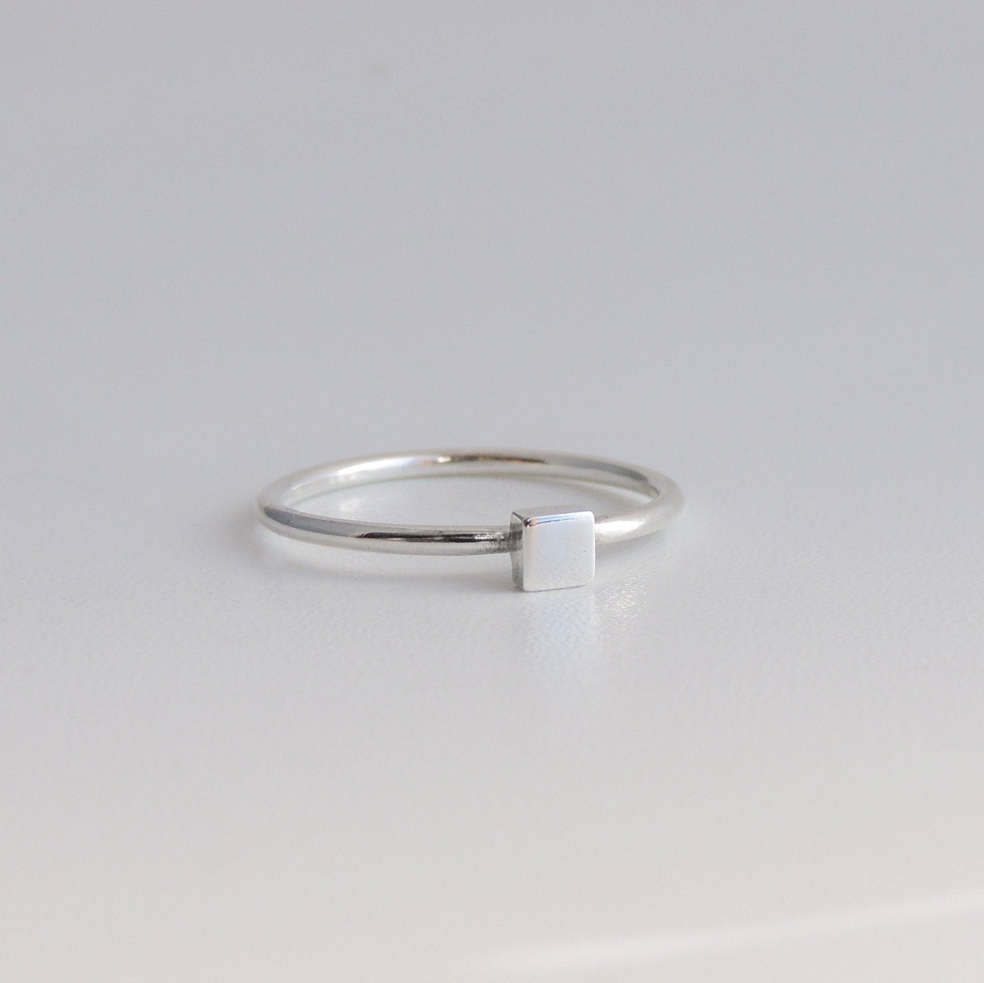 Bague carrée empilable en argent sterling