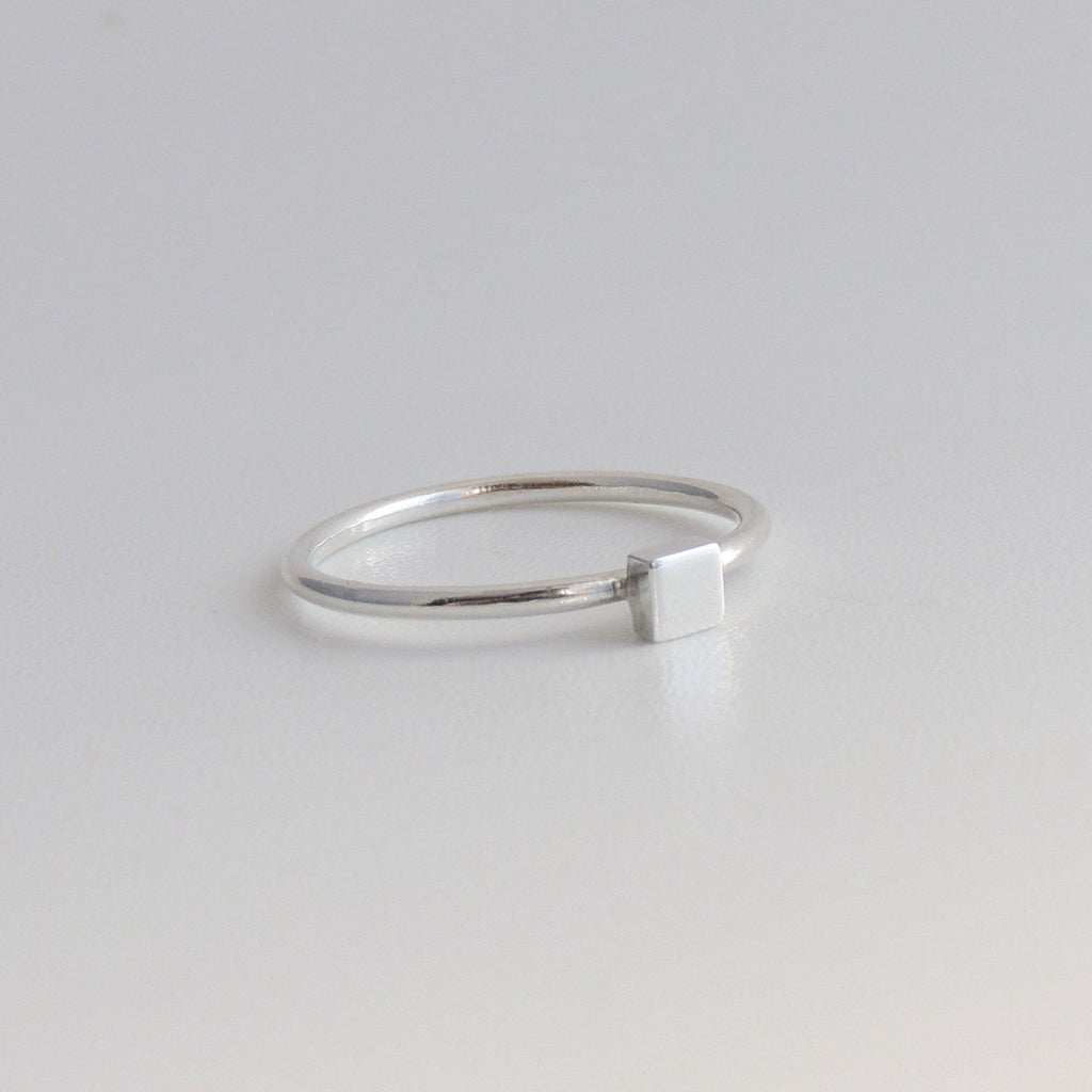 Bague carrée empilable en argent sterling