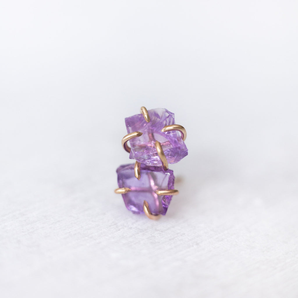 Bijoux en améthyste, boucles d'oreilles en améthyste brute, boucles d'oreilles avec pierre de naissance de février, clous d'oreilles en cristal de guérison, clous d'oreilles en pierres précieuses, cristaux pour Verseau