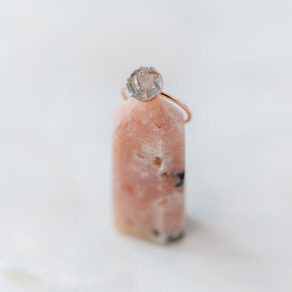 Bague aigue-marine brute, bague avec pierre de naissance de mars, bijoux en pierres précieuses brutes, bague minimaliste, bijoux avec pierre de naissance Poissons, bague en cristal, bague Fairycore
