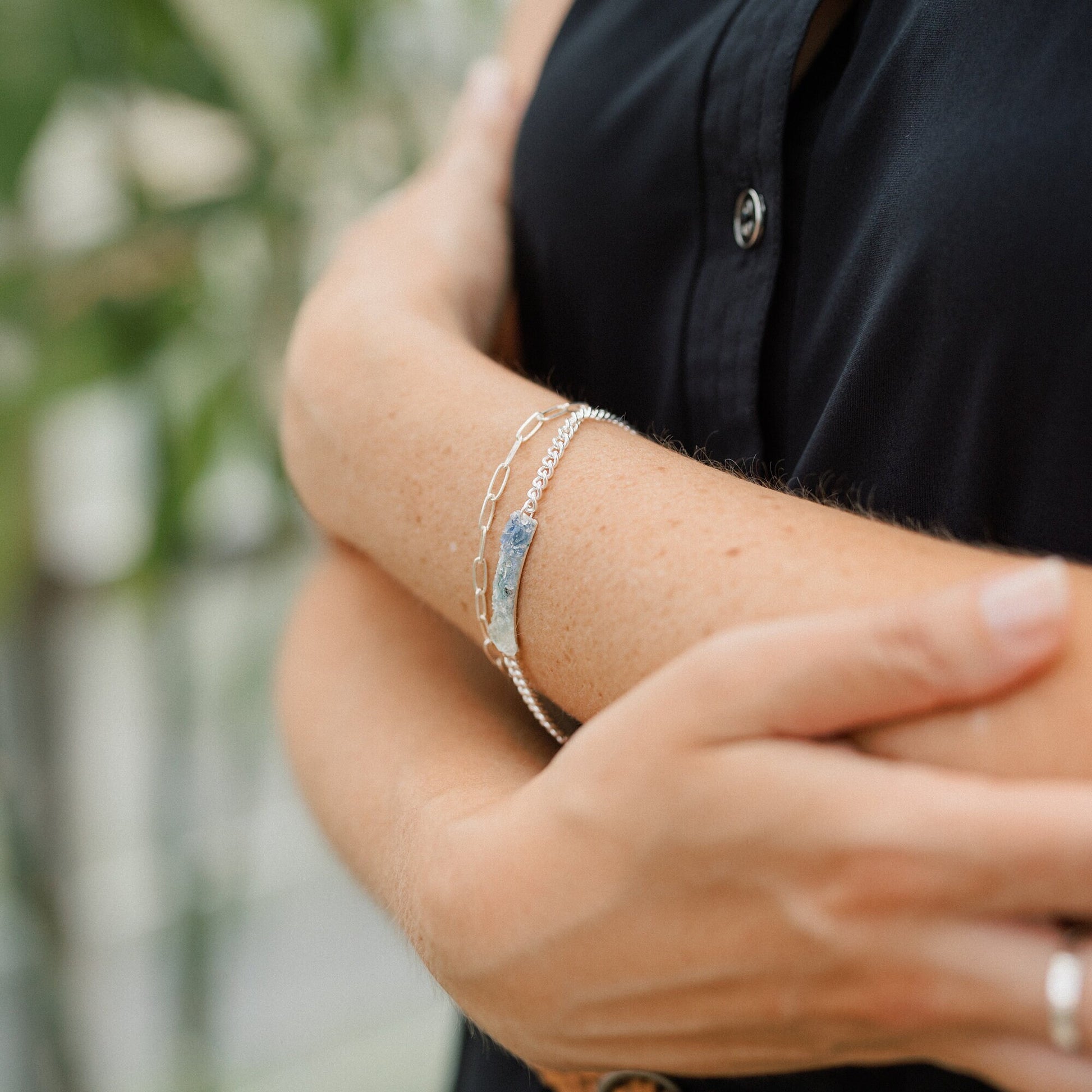 Blue Ombre Bar Bracelet, Raw Aquamarine Bracelet, Kyanite Jewelry, Sapphire Jewelry, Gemstone Bar Bracelet, Birthstone Bracelet, Wedding