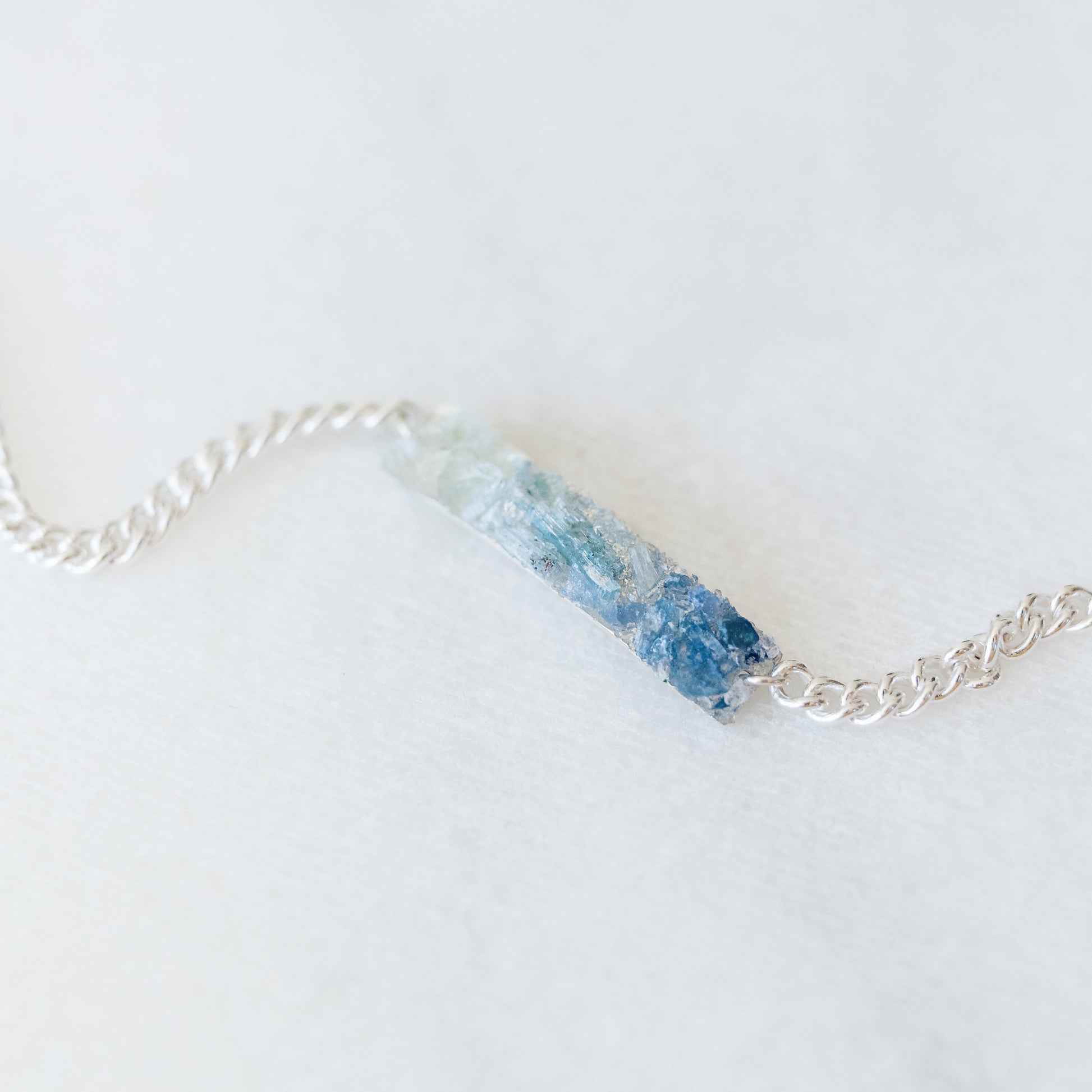 Blue Ombre Bar Bracelet, Raw Aquamarine Bracelet, Kyanite Jewelry, Sapphire Jewelry, Gemstone Bar Bracelet, Birthstone Bracelet, Wedding