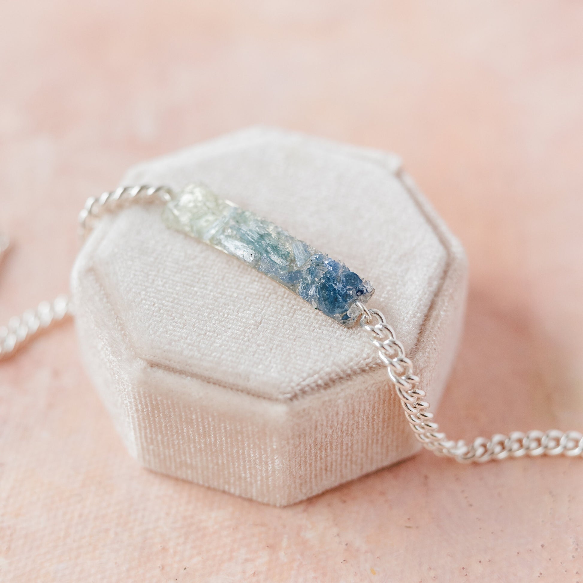 Blue Ombre Bar Bracelet, Raw Aquamarine Bracelet, Kyanite Jewelry, Sapphire Jewelry, Gemstone Bar Bracelet, Birthstone Bracelet, Wedding