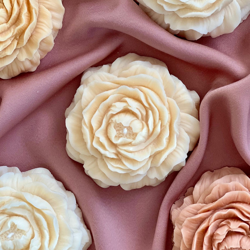 Bougie pivoine en cire de soja faite à la main | Décoration sculpturale pour la maison