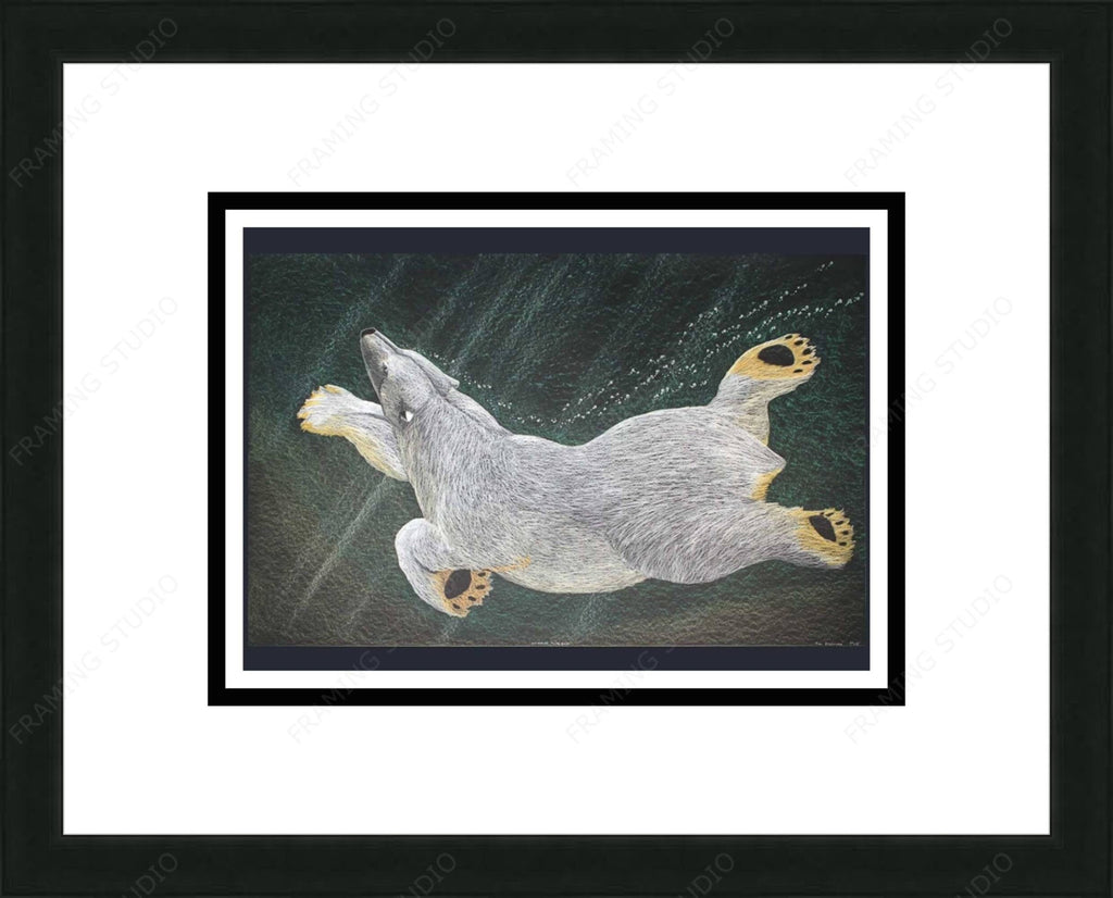 Swimming Bear, 2016 par Tim Pitsiulak, carte d'art autochtone, carte encadrée d'art inuit