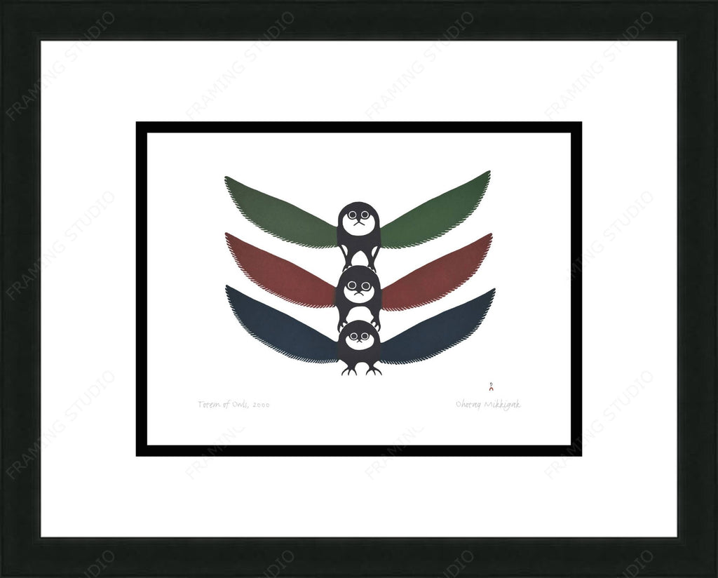 Totem des hiboux, 2000 par Ohotaq Mikkigak, carte d'art autochtone, carte d'art inuit encadrée