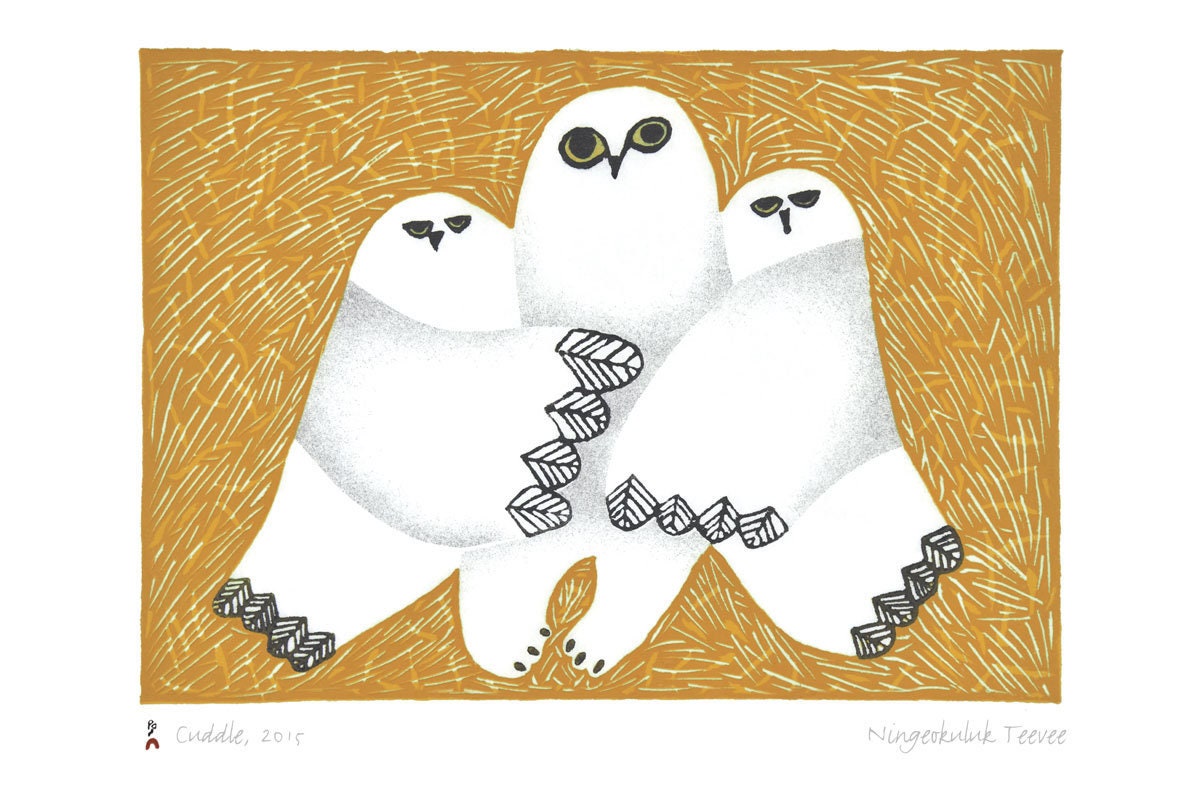 Cuddle, 2015 par Ningiukulu Teevee, carte d'art autochtone inuite, décor autochtone, carte d'art encadrée