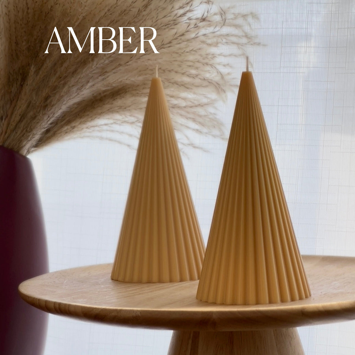 Bougie conique striée en cire de soja : décoration minimaliste pour la maison