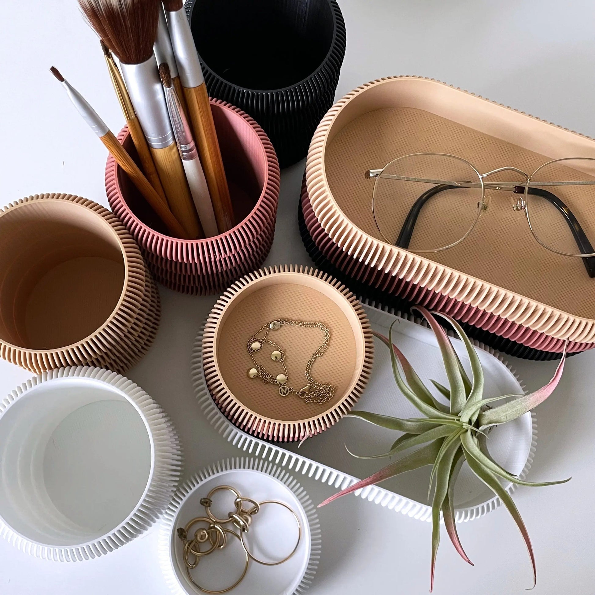 CURV Pen Holder