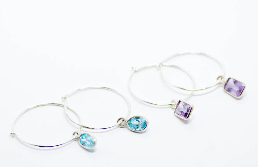 Petites boucles d'oreilles créoles en argent et pierres précieuses, cadeau pour elle, pierres précieuses vertes, créoles légères,