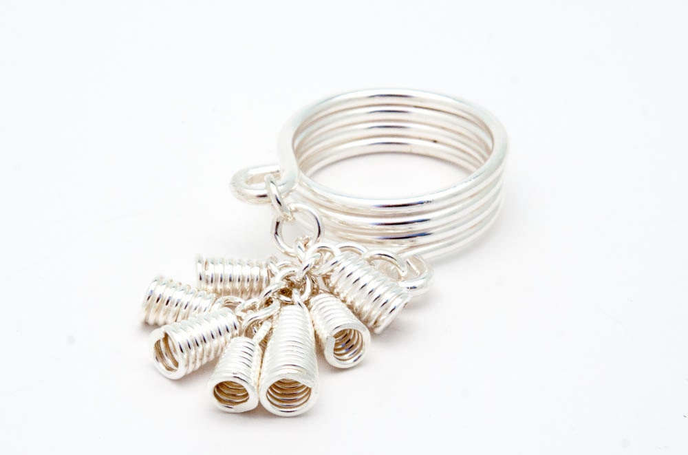 Bague sept jours, bague nordique en argent pour elle, bijou païen, bague à breloques pendantes en argent, bague en argent recyclé pour femme