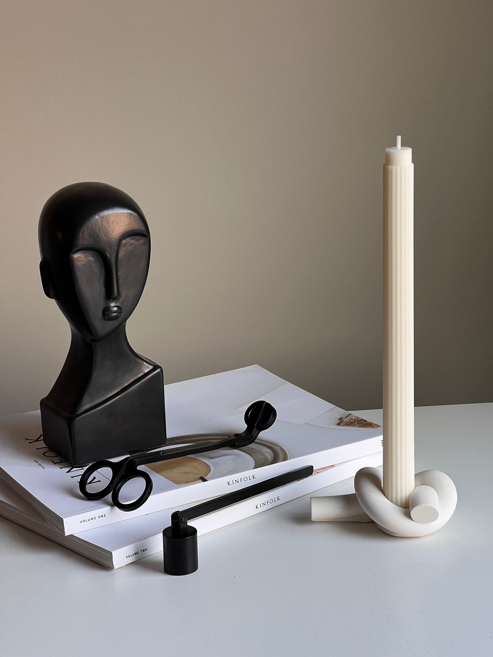 Knot Jesmonite Candlestick Holder: Minimalist Wedding Decor