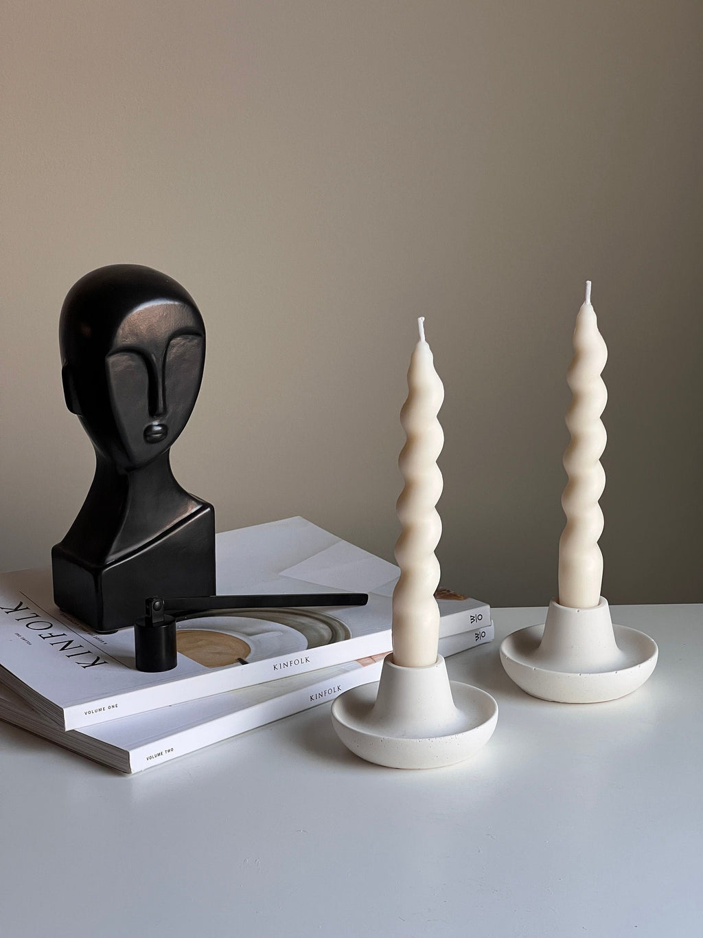 Round Jesmonite Candlestick Holder: Minimalist Table Decor