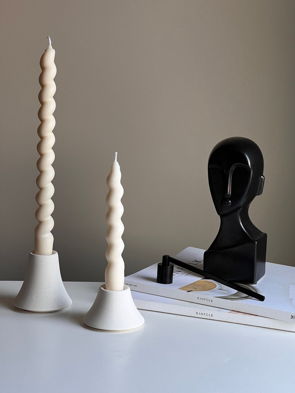 Round Jesmonite Candlestick Holder: Minimalist Table Decor