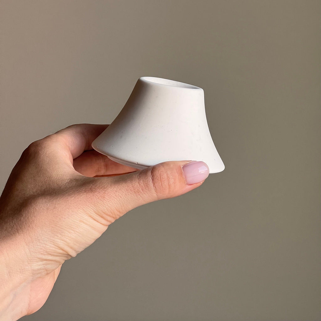 Round Jesmonite Candlestick Holder: Minimalist Table Decor