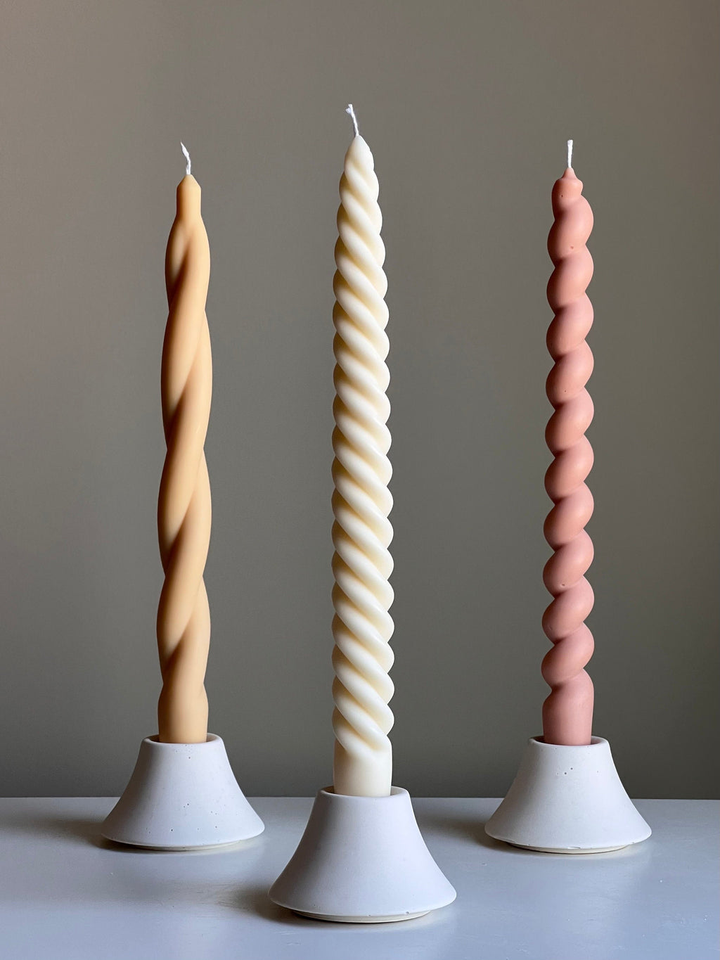 Round Jesmonite Candlestick Holder: Minimalist Table Decor