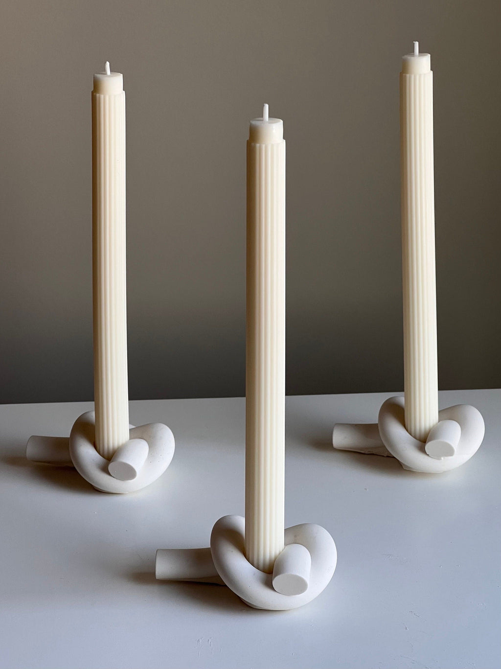 Knot Jesmonite Candlestick Holder: Minimalist Wedding Decor