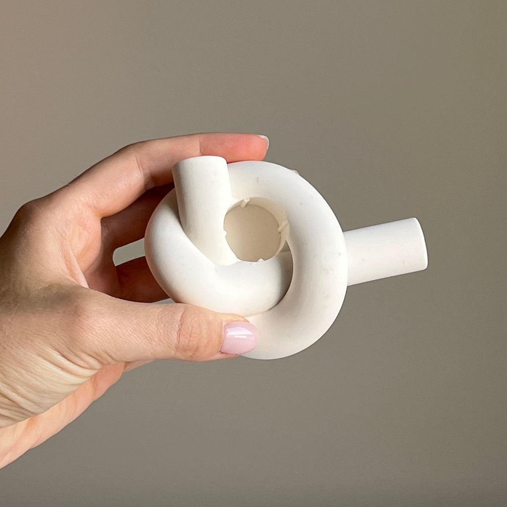 Knot Jesmonite Candlestick Holder: Minimalist Wedding Decor
