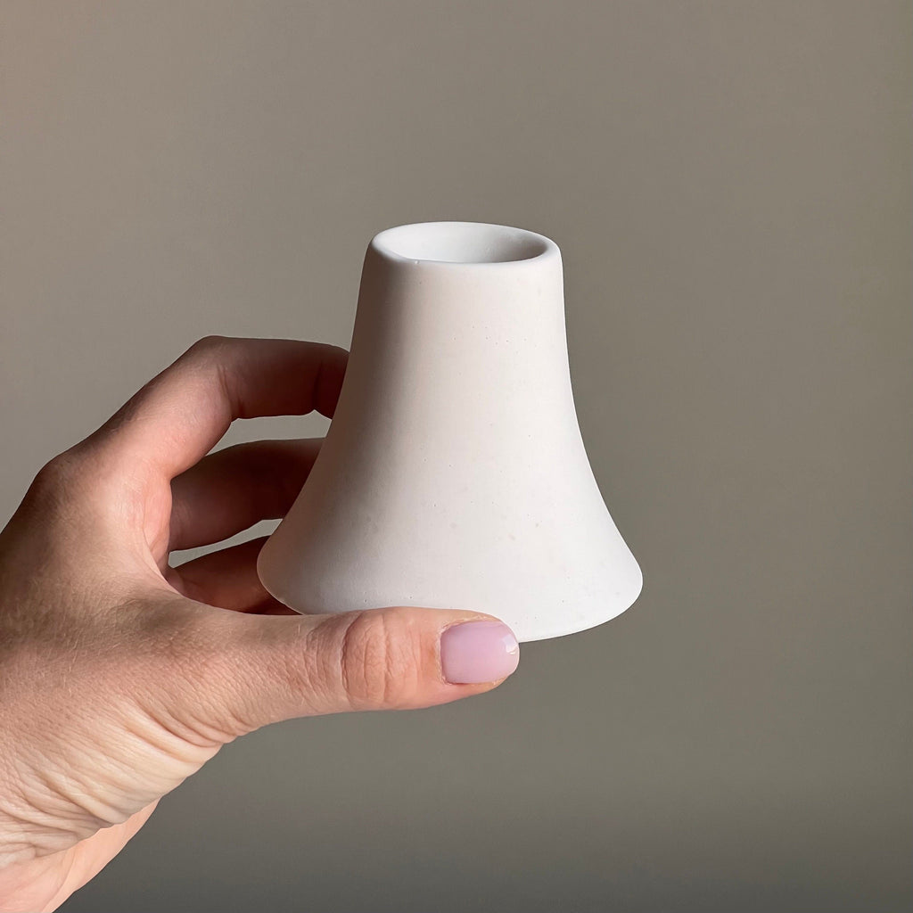 Round Jesmonite Candlestick Holder: Minimalist Table Decor