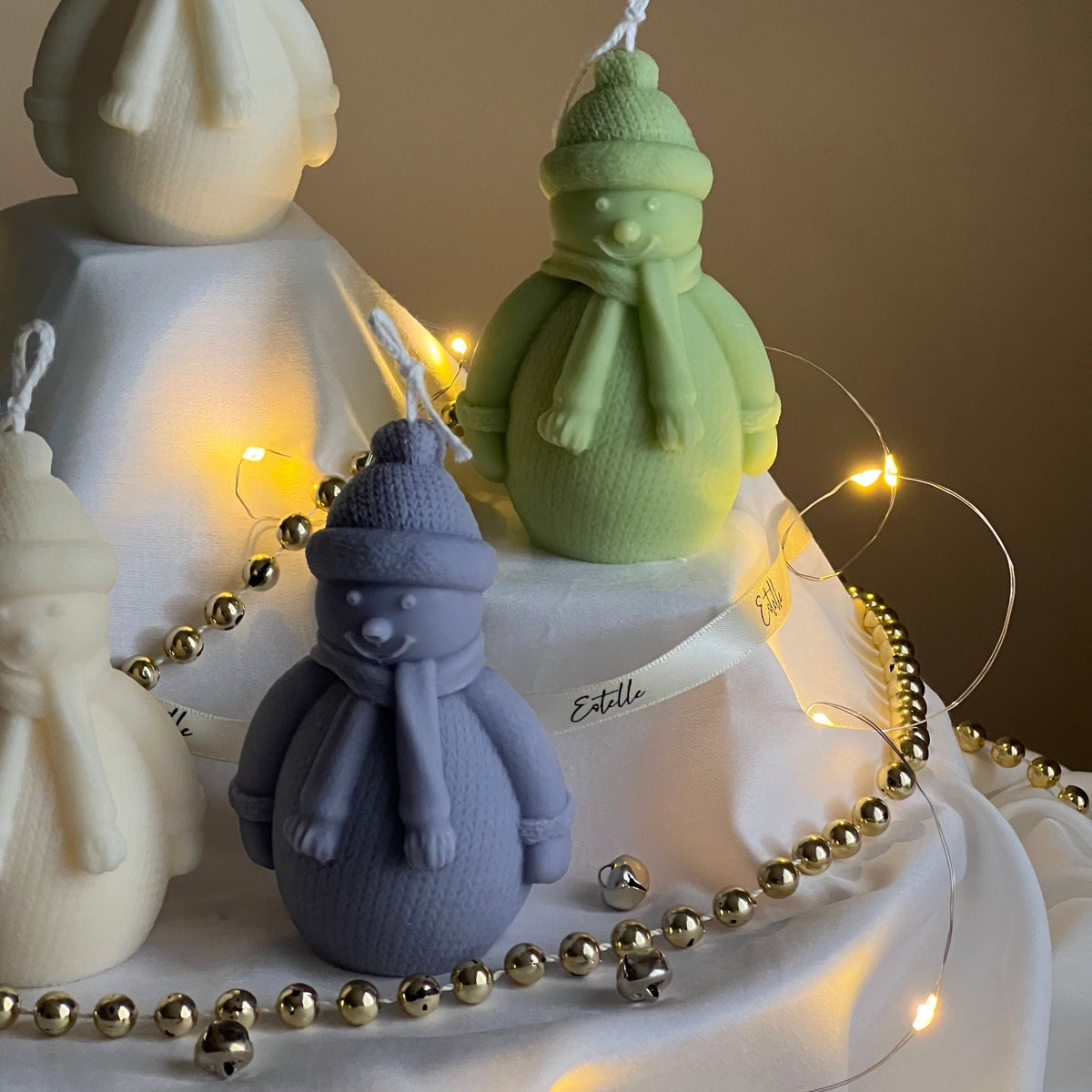 Bougie bonhomme de neige artisanale en cire de soja : décoration de Noël pour la maison
